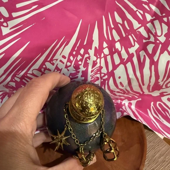 Elegant Gold and Blue Decorative Bottle with Intricate Design - Picture 4 of 4